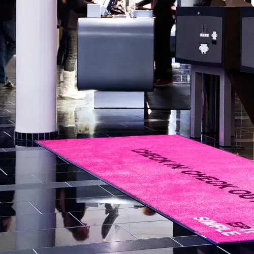 Egyedi logózott lábtörlő